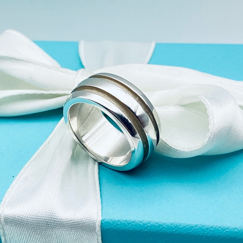Tiffany & Co GROOVE Atlas ring size 5.5